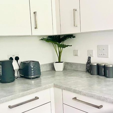 Ashford Retreat - Luxury Home With Double Parking Екстер'єр фото
