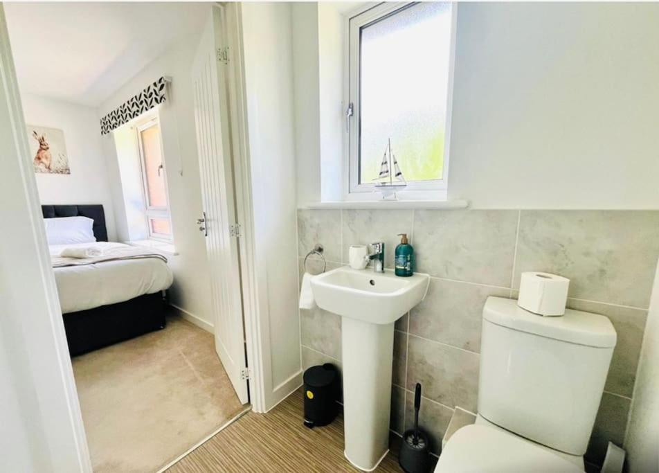 Ashford Retreat - Luxury Home With Double Parking Екстер'єр фото