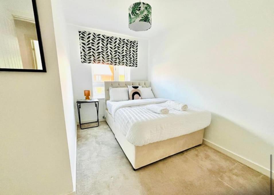 Ashford Retreat - Luxury Home With Double Parking Екстер'єр фото
