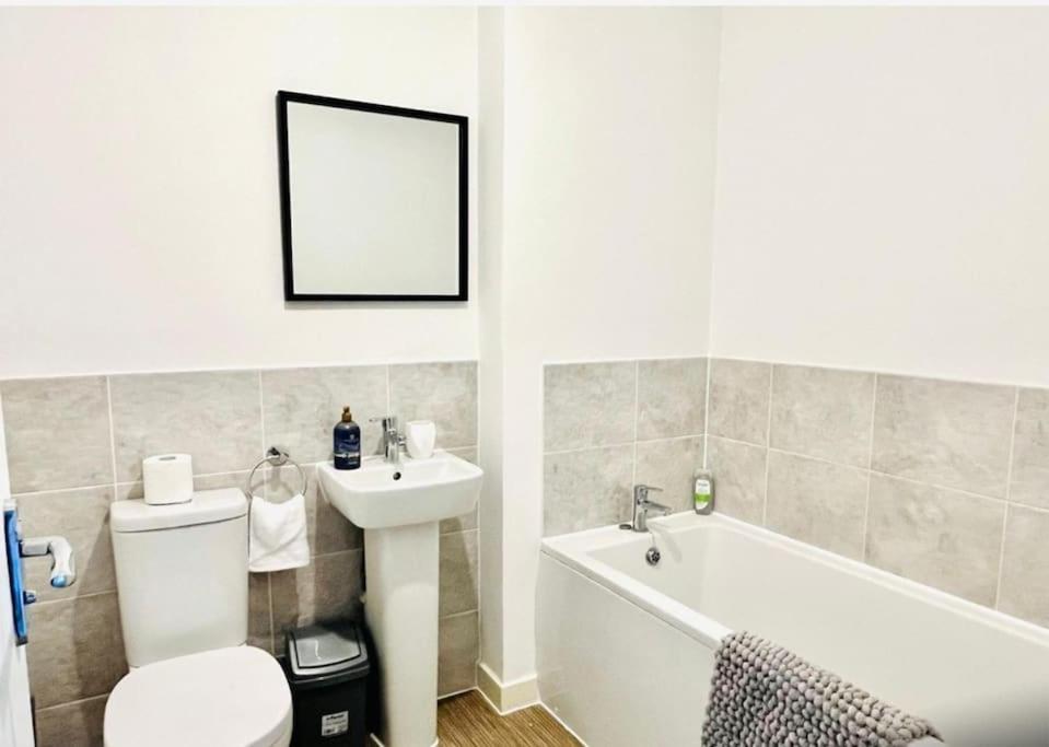 Ashford Retreat - Luxury Home With Double Parking Екстер'єр фото