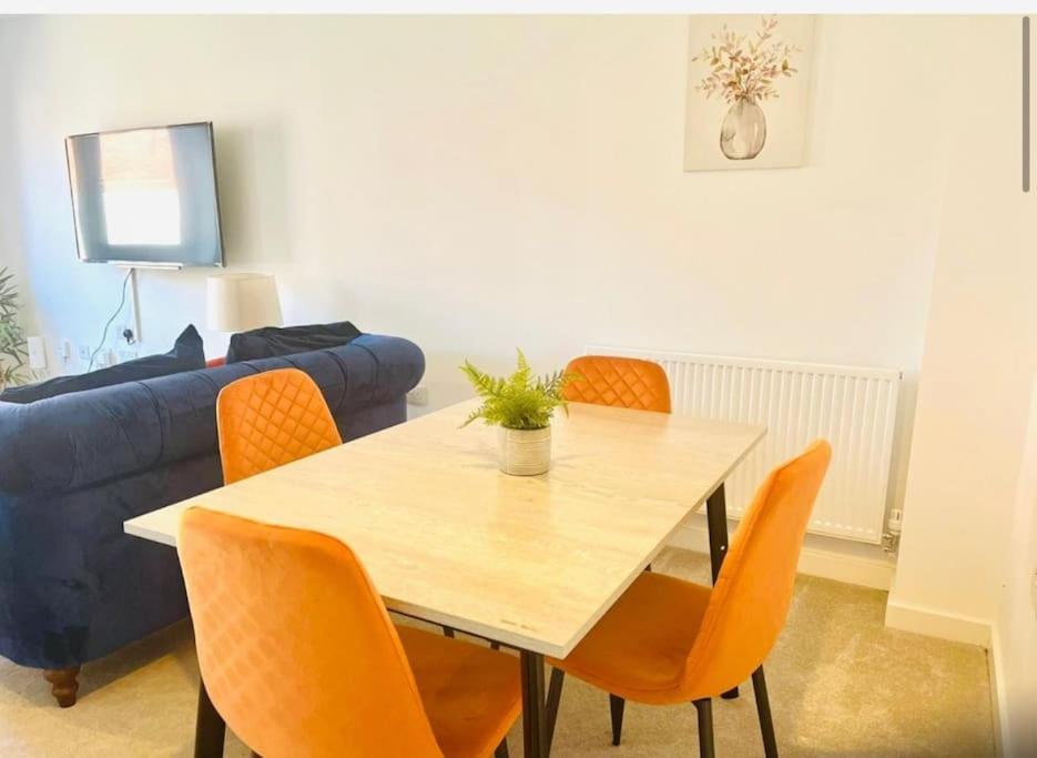 Ashford Retreat - Luxury Home With Double Parking Екстер'єр фото
