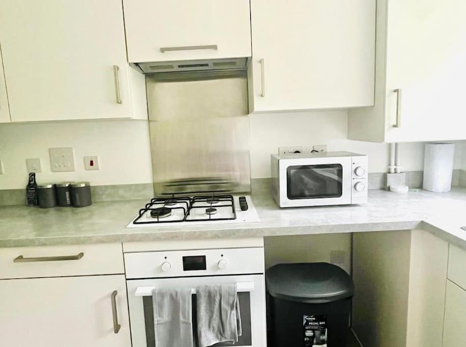 Ashford Retreat - Luxury Home With Double Parking Екстер'єр фото