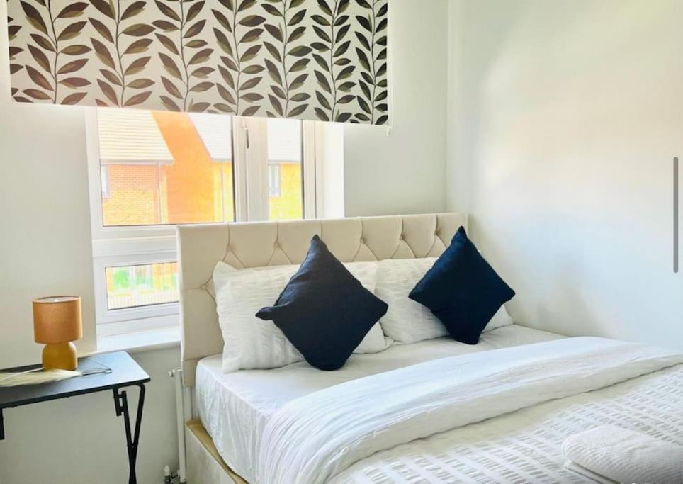 Ashford Retreat - Luxury Home With Double Parking Екстер'єр фото