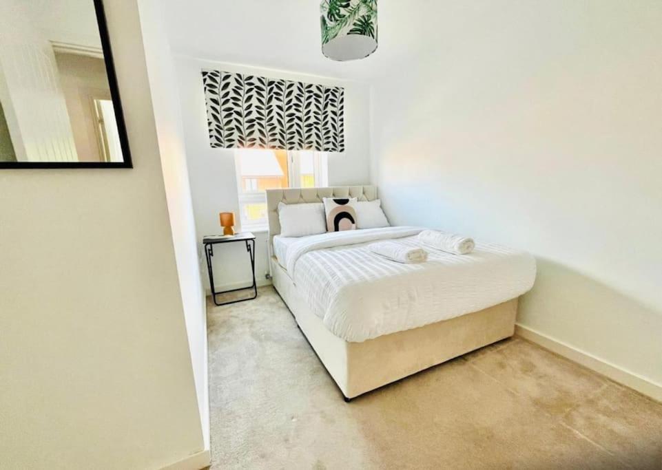 Ashford Retreat - Luxury Home With Double Parking Екстер'єр фото