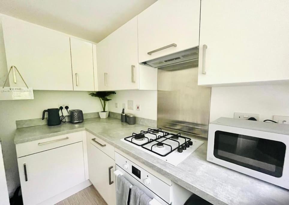 Ashford Retreat - Luxury Home With Double Parking Екстер'єр фото